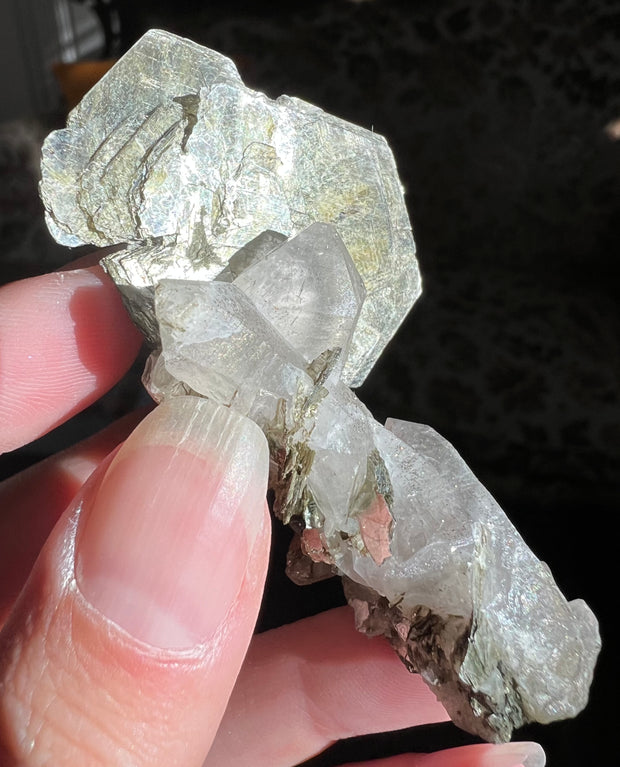 Muscovite on Quartz